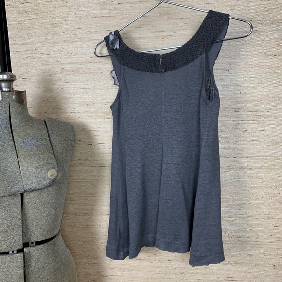 🍁Baraschi Gray/White Linen Floral Detail Tank Top - Picture 3 of 4